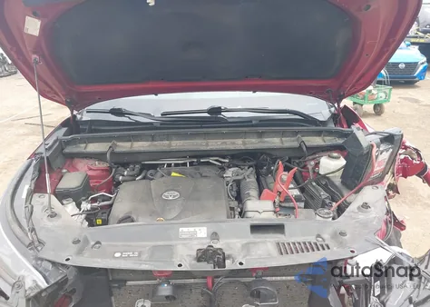 2021 Toyota Highlander Xle z USA, uszkodzony, nr VIN 5TDGZRBH4MS544628